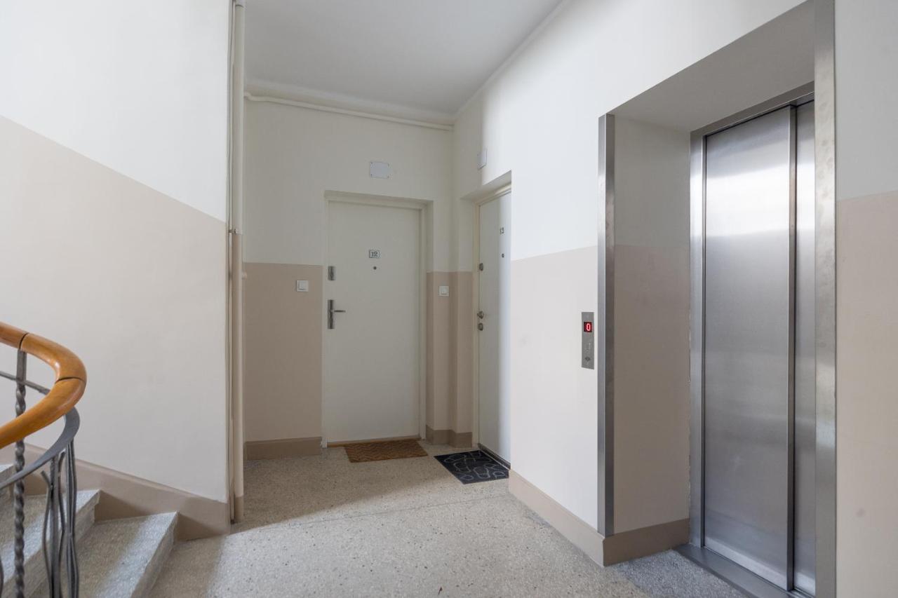 Metro Raclawicka Red Apartment Varşova Dış mekan fotoğraf