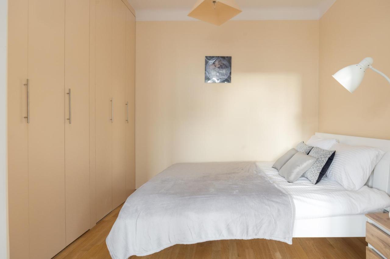 Metro Raclawicka Red Apartment Varşova Dış mekan fotoğraf