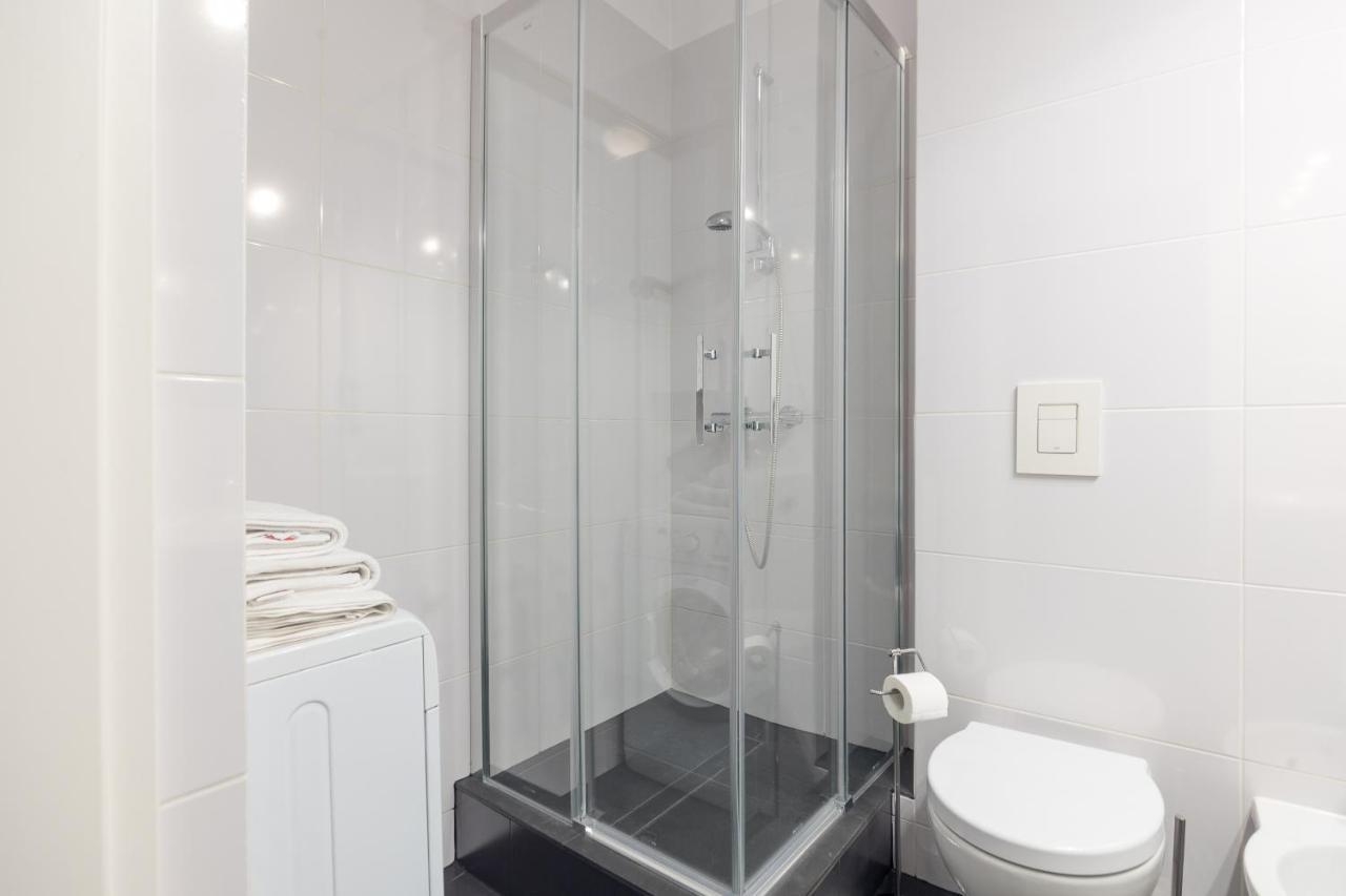 Metro Raclawicka Red Apartment Varşova Dış mekan fotoğraf