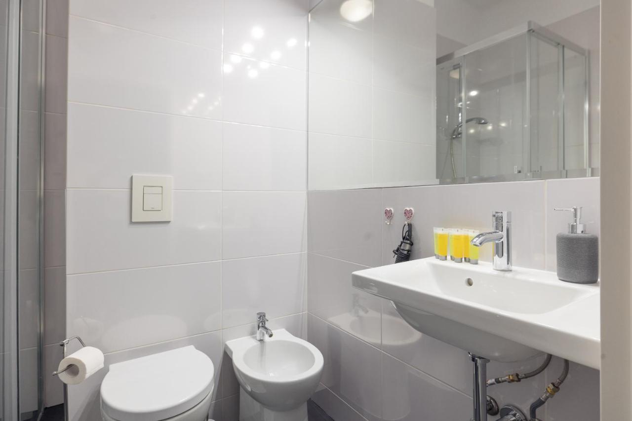 Metro Raclawicka Red Apartment Varşova Dış mekan fotoğraf