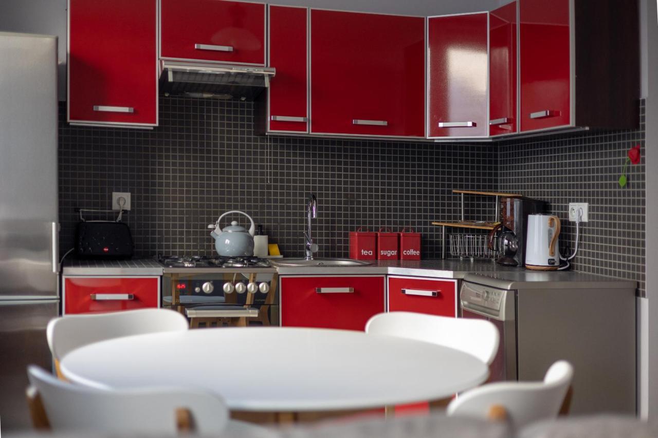 Metro Raclawicka Red Apartment Varşova Dış mekan fotoğraf